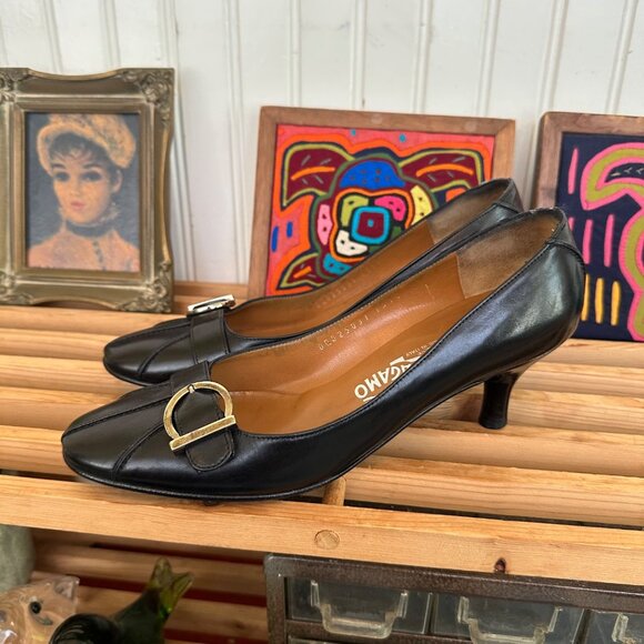 Salvatore Ferragamo Black Leather Pumps With Gold Buckles Size 7.5 - Picture 5 of 10